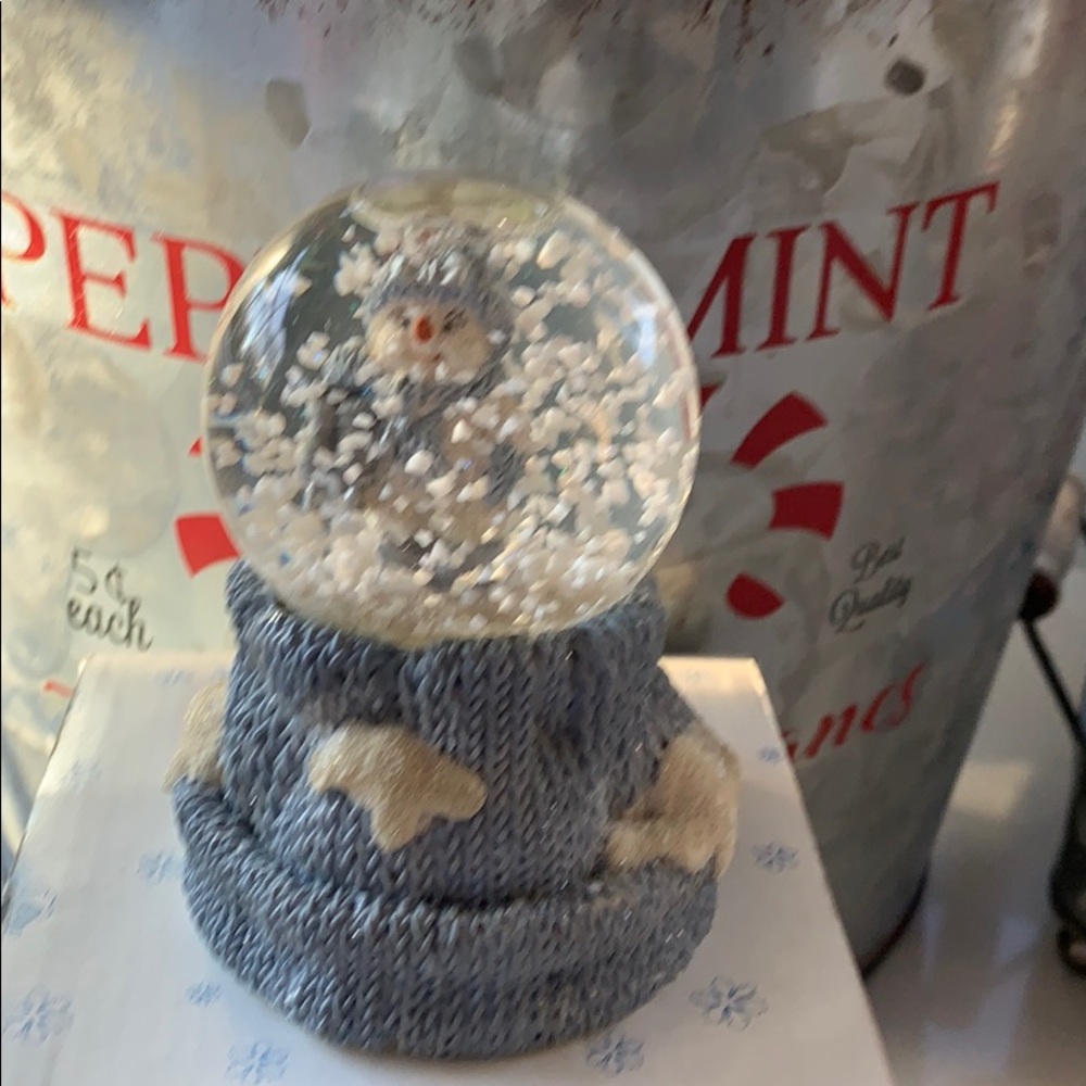Snow Buddies Snow Globe